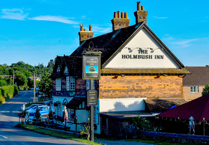 The Holmbush Inn